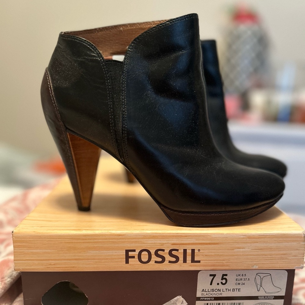 FOSSIL 7.5 Allison Leather Ankle Boot